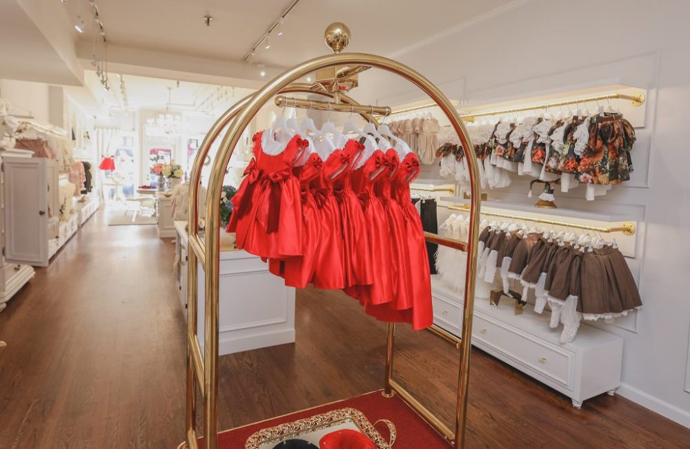8 ý tưởng trang trí shop quần áo trẻ em diện tích nhỏ, dễ triển khai